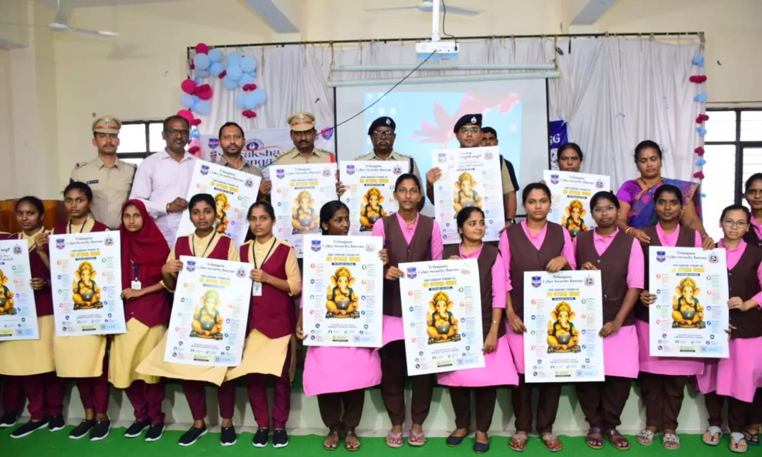 సైబర్ నేరాలపై అప్రమత్తంగా ఉండాలి - ఎస్పీ మహేష్ గితే