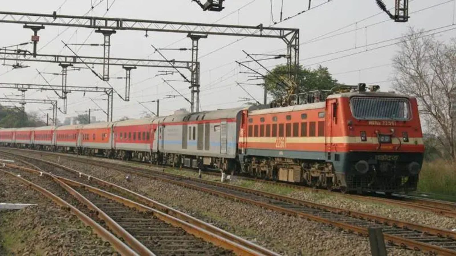 Irctc Rs 5 Lakh Fine Food Service Provider 25 Students Fell Ill Train